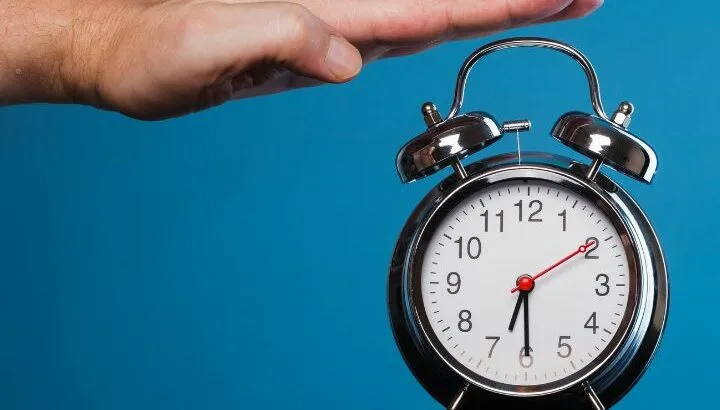 Does Android Alarm Stop By Itself? (answered)