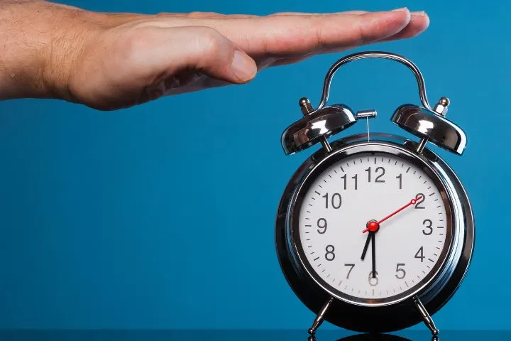 Does Android Alarm Stop By Itself? (answered)