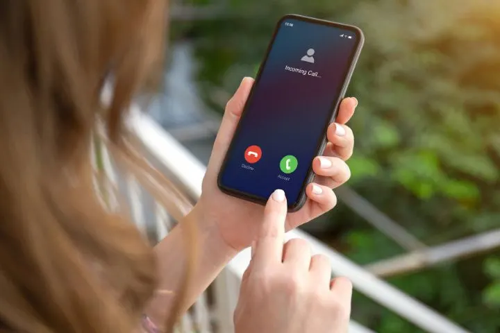 How Can I Answer My iPhone Without Swiping?