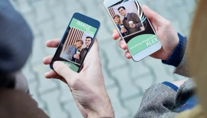 Do Pictures Transfer With SIM Card?