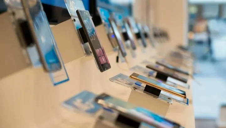 Should You Pay Off Your Phone Early?