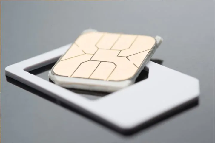 Are blocked numbers saved on SIM cards?
