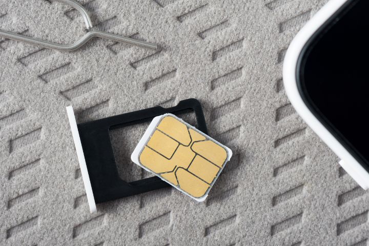 Can a damaged SIM card cause phone problems?