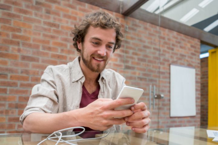 Can you play games while charging your phone?