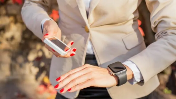 Does The Apple Watch Drain iPhone Battery?